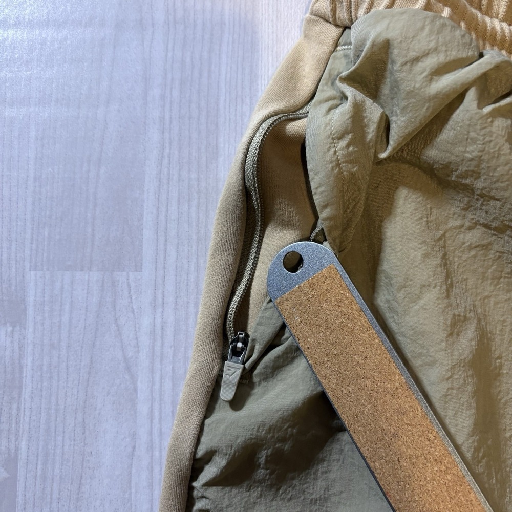 Gymshark Venture Joggers Men's Size L Beige/Olive Sweatpants Sporty Utility Gym - Picture 4 of 11